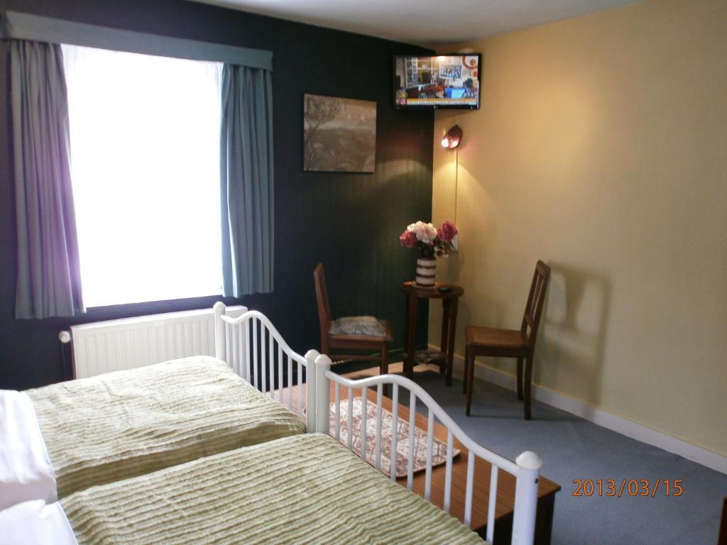 Hotel Cobut Falaën Kamer foto