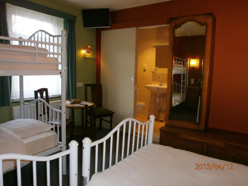 Hotel Cobut Falaën Kamer foto
