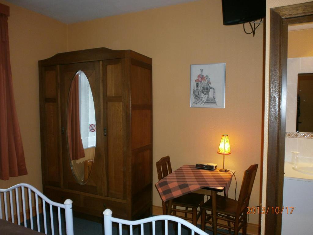 Hotel Cobut Falaën Kamer foto