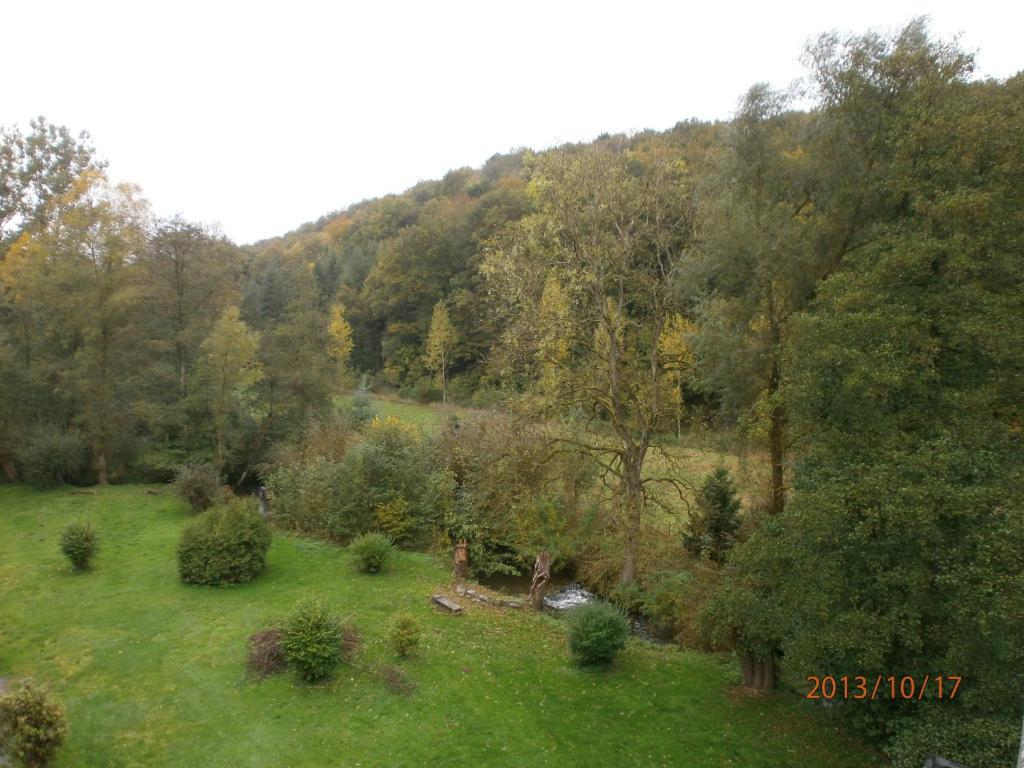 Hotel Cobut Falaën Buitenkant foto