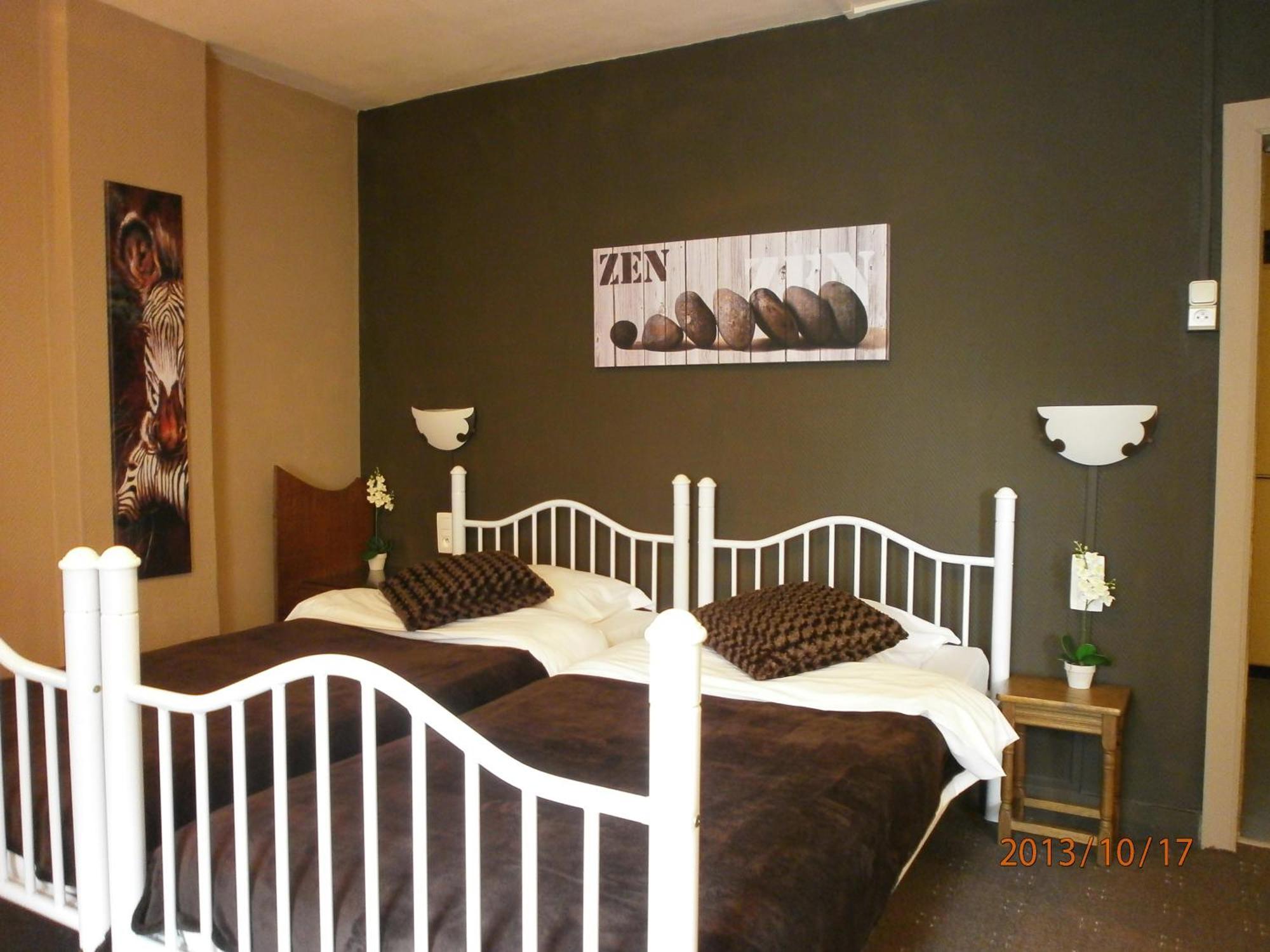 Hotel Cobut Falaën Buitenkant foto