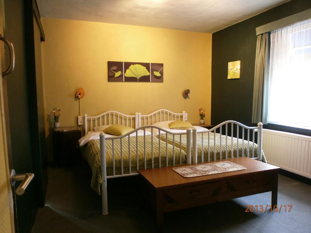 Hotel Cobut Falaën Kamer foto
