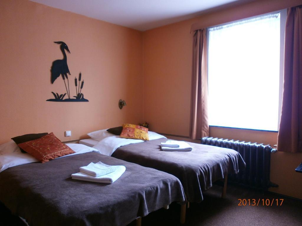 Hotel Cobut Falaën Buitenkant foto