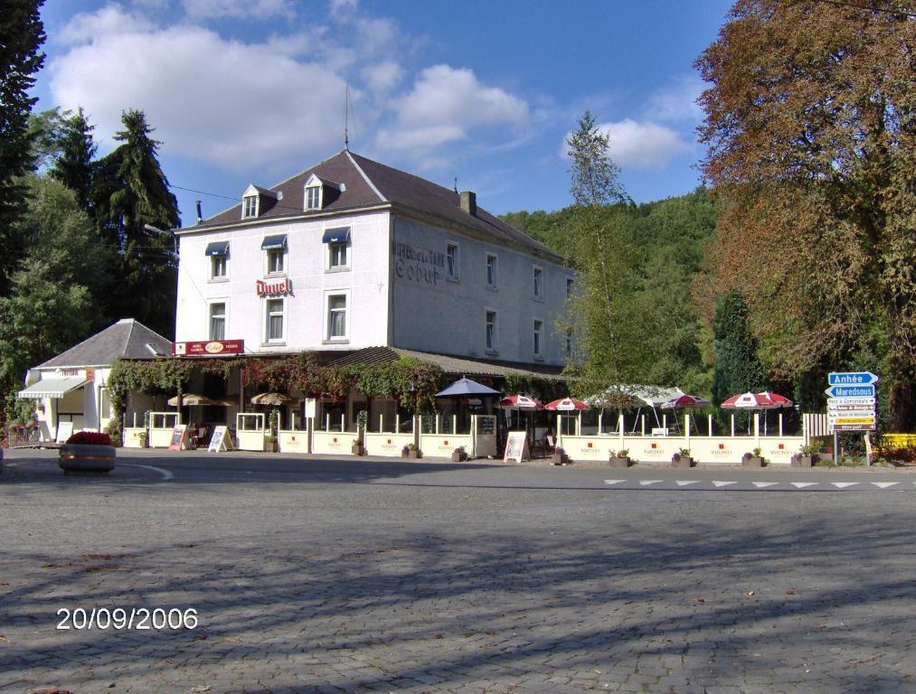 Hotel Cobut Falaën Buitenkant foto