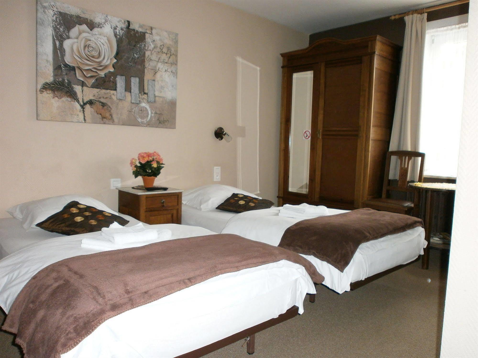 Hotel Cobut Falaën Buitenkant foto