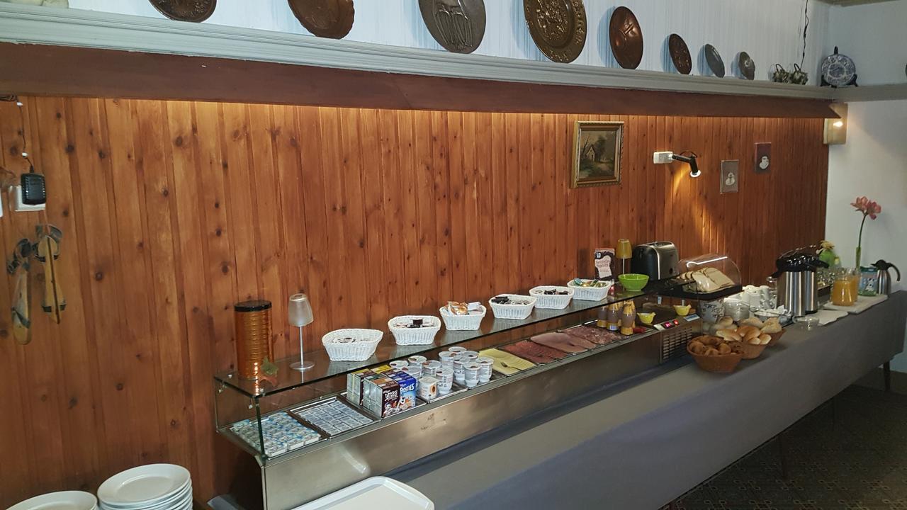 Hotel Cobut Falaën Buitenkant foto