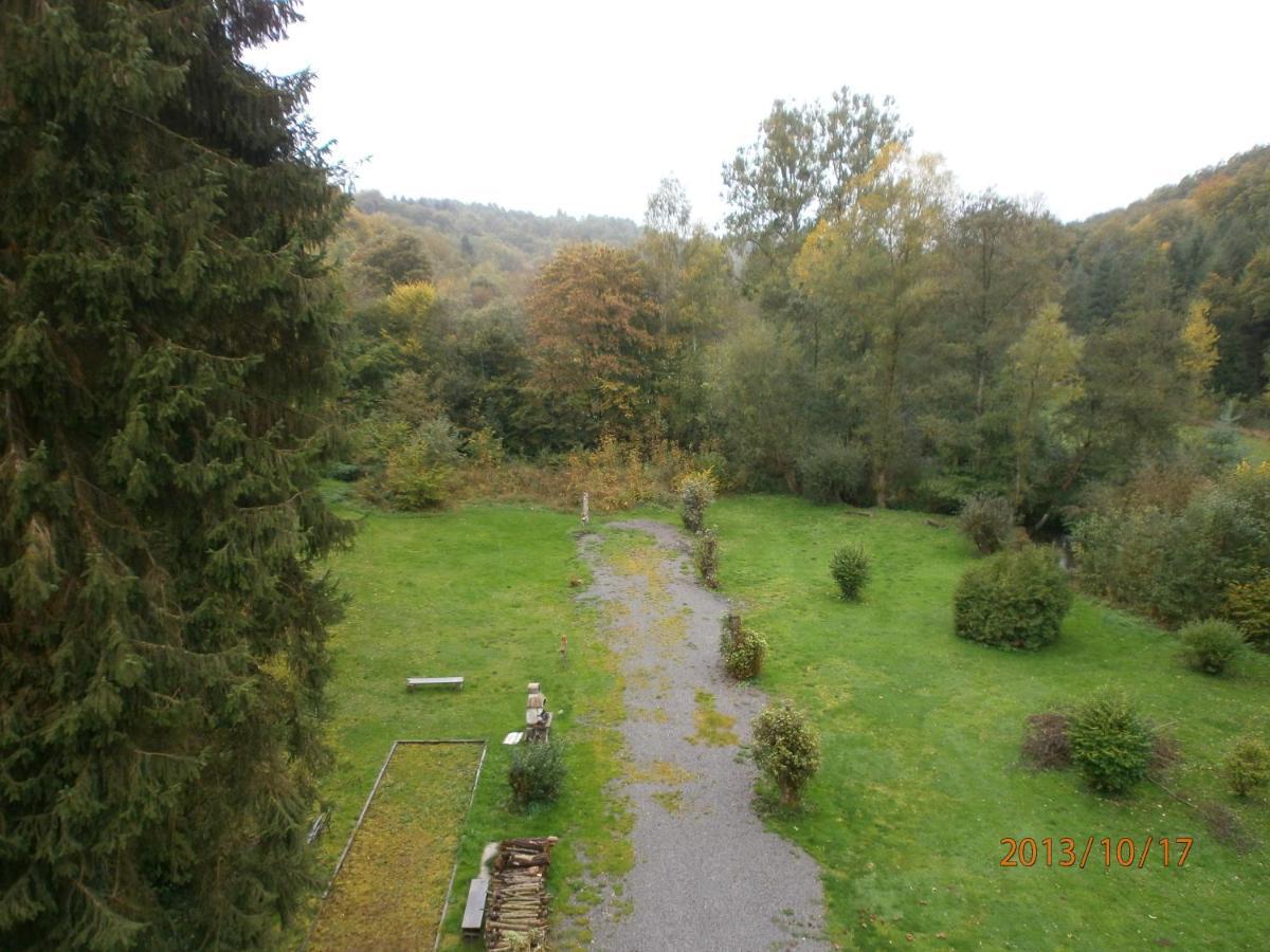 Hotel Cobut Falaën Buitenkant foto