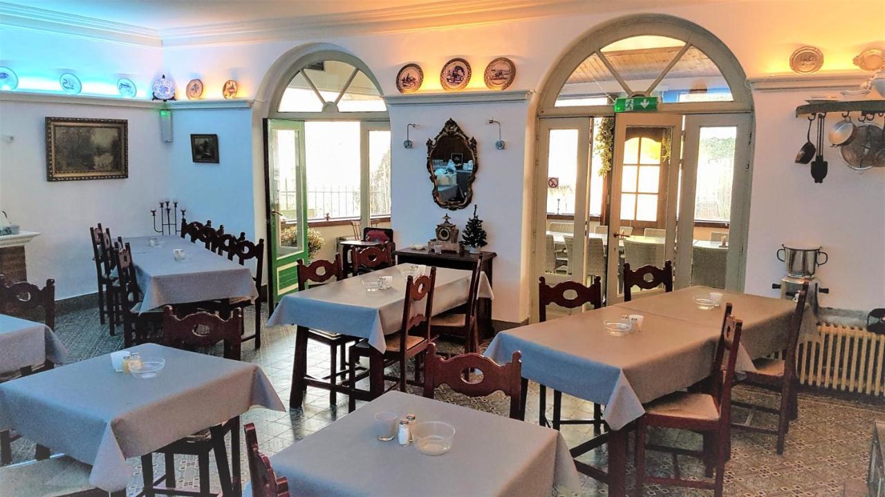 Hotel Cobut Falaën Buitenkant foto